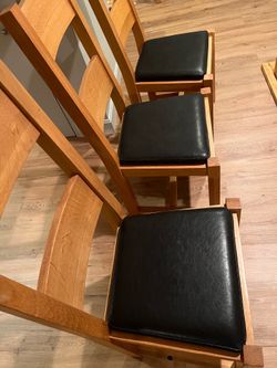 6 Solid Oak Dining Chairs- Leather Seats- Good condition