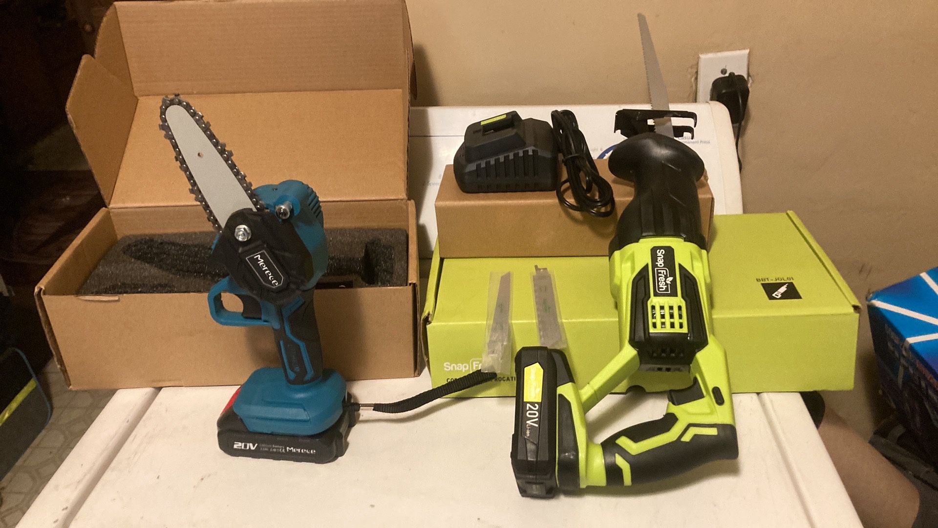 Mini Chainsaw And Reciprocating Saw