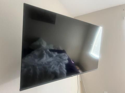 55" Hitense  Smart TV (Good Condition)
