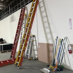 Foldable Ladders - Massive Extension Ladders -  Shovels And ETC. 