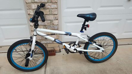 Mongoose boys trick bike new condition