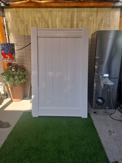 Vinyl gate 46Wx72H with hardware