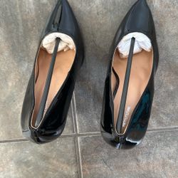 Black Pums