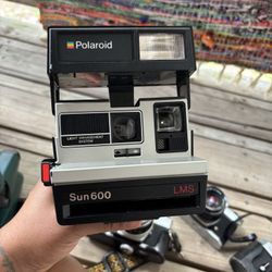 📷 Polaroid Sun 600 LMS (classic instant camera, works with 600 film)