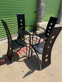 Table w/ 4 matching chairs