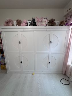 queen-size Murphy bed