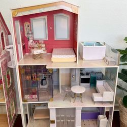 Rainbow High Doll House & Accessories