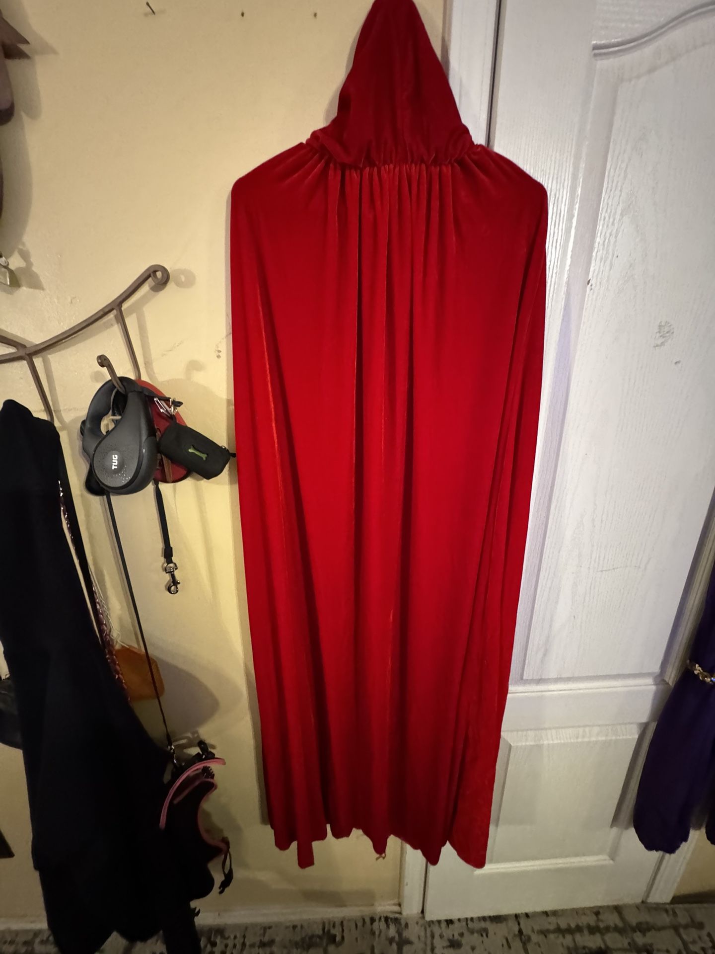 Costume Very Well Made Red Velvet Cloak If You Pick Up In Rosedale Close To home Depot One Size fits All It is Long Has Hood