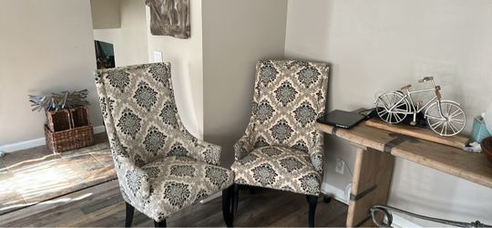 Accent Chairs (x2)