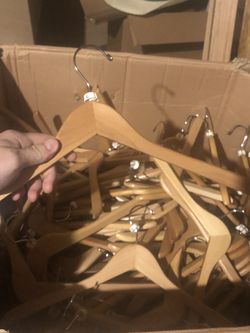 Thousands Of Quality Wooden Hangers 