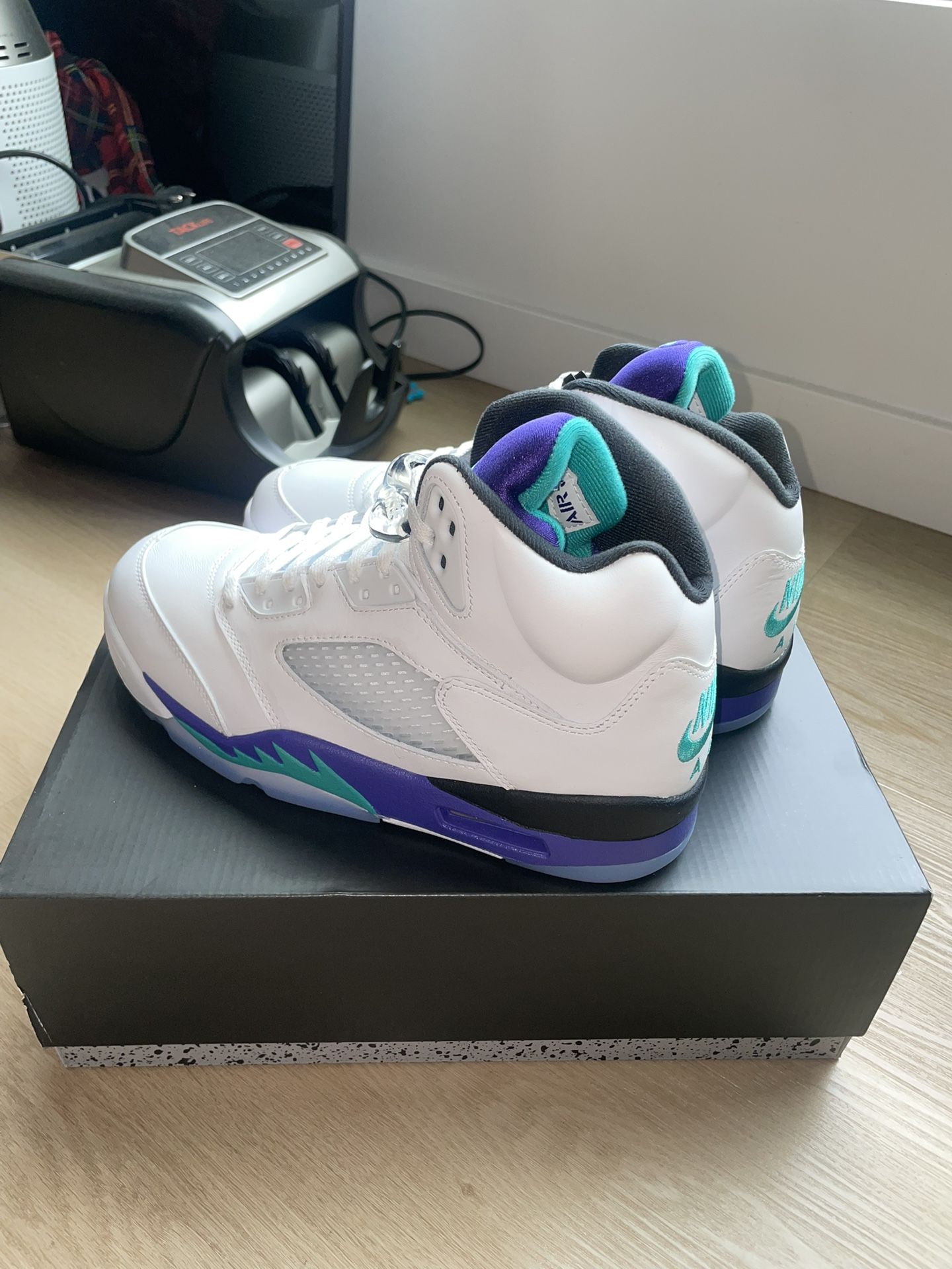 Jordan 5 Grape 2025 Release DS Sz 9