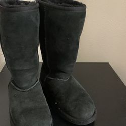 Girl’s UGG Boots Size 4M