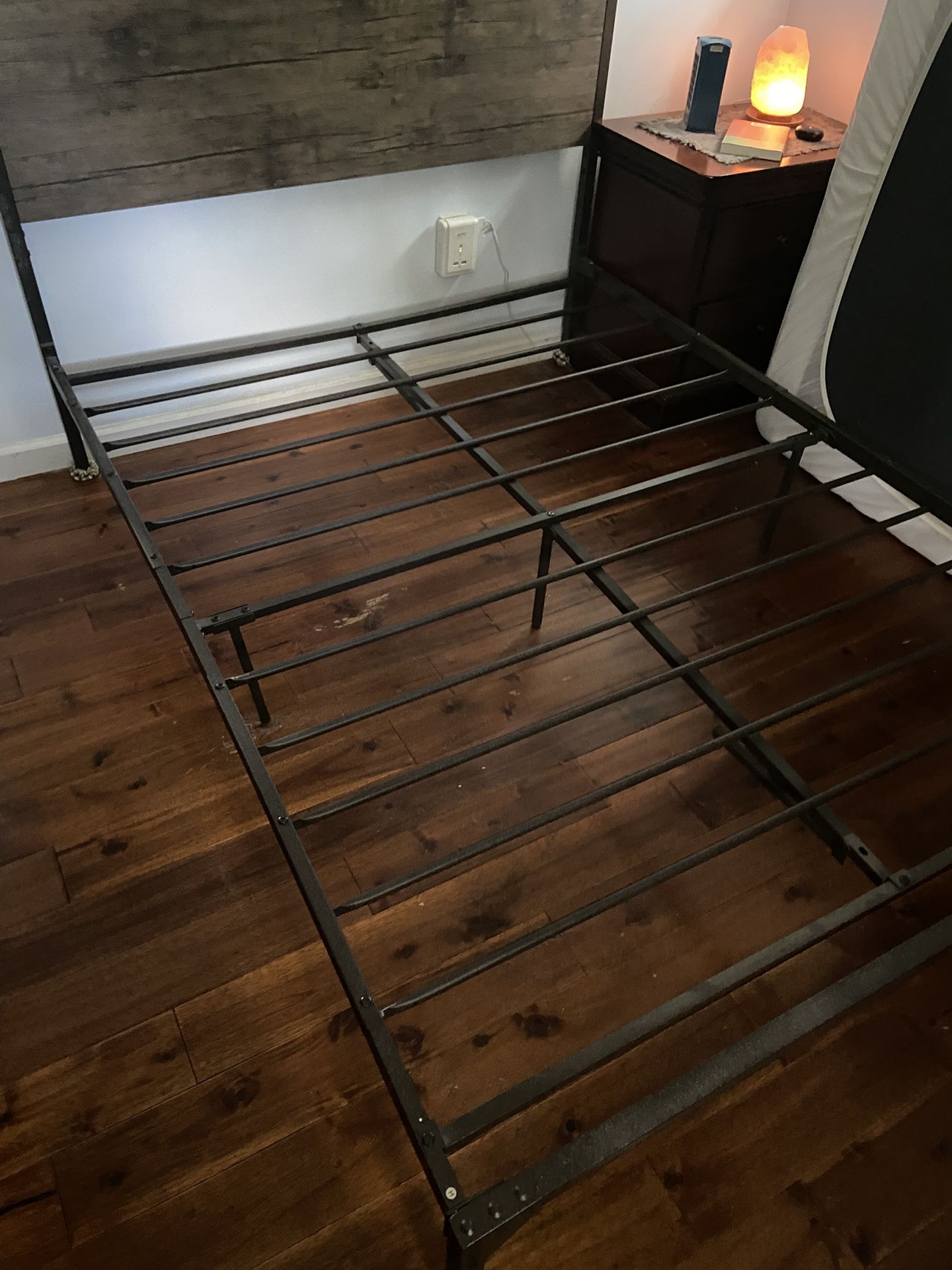Full Size Metal Frame And Metal Box Spring