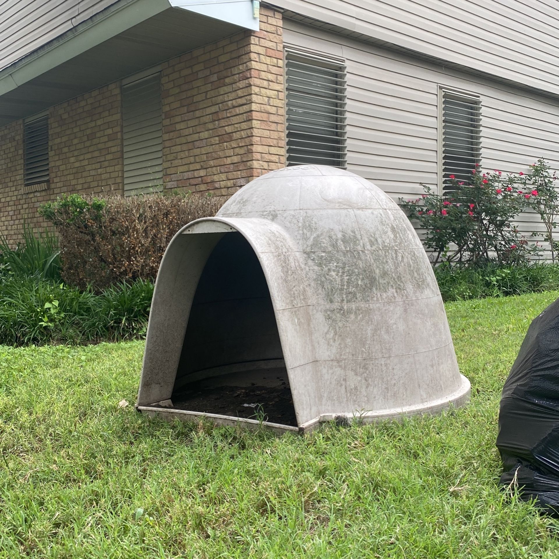 Dogloo Used Dog House