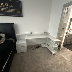 L Shaped Desk (Brand NEW)