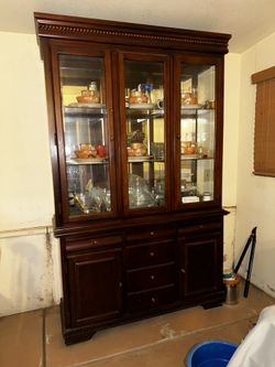 Buffet cabinet with drawers