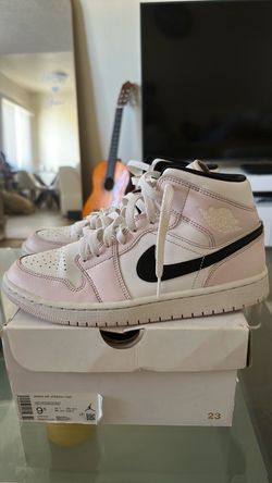 Women’s Size 9.5 WMNS Air Jordan 1 Mid “barely rose” Light Violet / Black - White