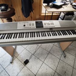 Yamaha Electric Piano DGX-505