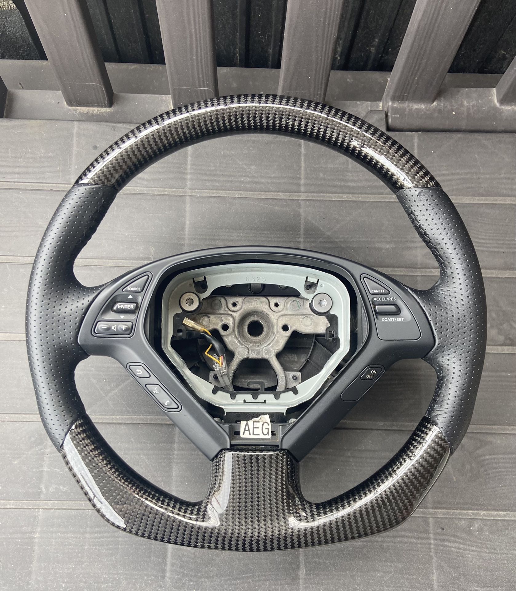 Infiniti G37 Carbon Fiber Steering Wheel 