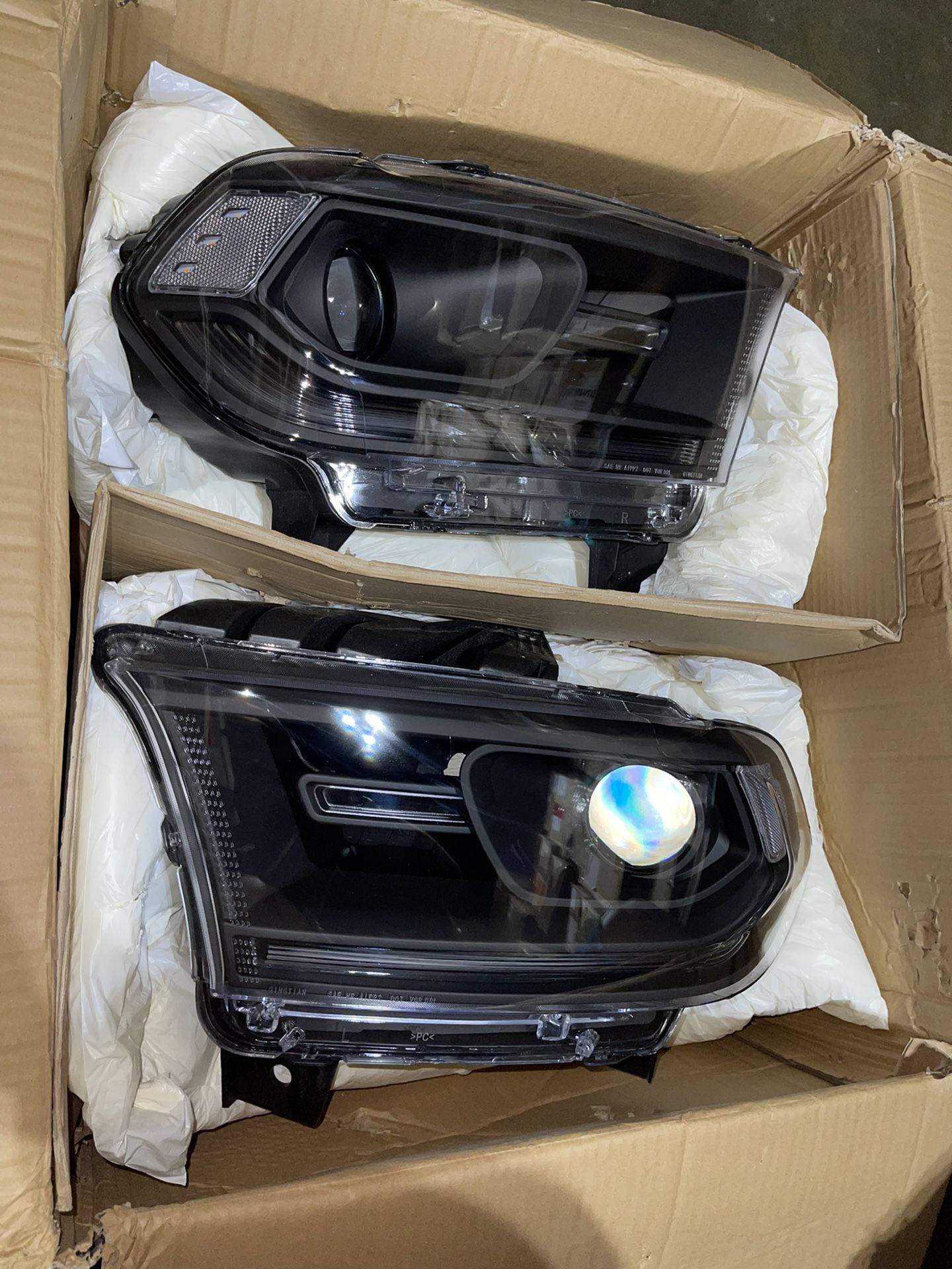 Dodge Durango Black Housing Projector Headlights for 2014 to 2020