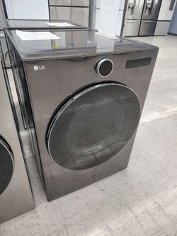 $899 LG 7.4 Cu Ft Smart Gas Dryer with TurboSteam