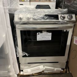 MEGA DEAL 🔥 All White Bespoke Electric Range & Bespoke Refrigerator ($4500+ in stores for BOTH) 