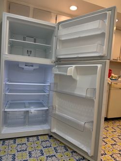 LG Top Freezer Refrigerator – Like New!