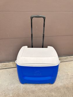 Igloo 60qt ice chest cooler with wheels, Blue
