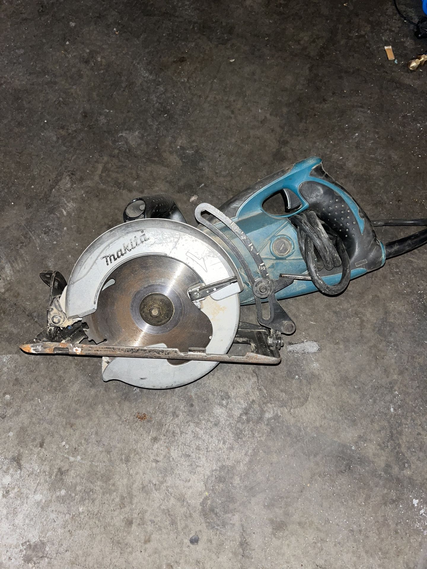 Makita Skilsaw 7-1/4"