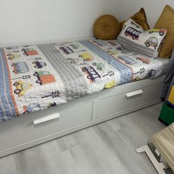 Pull Out Bed With Mattress ( Queen) 