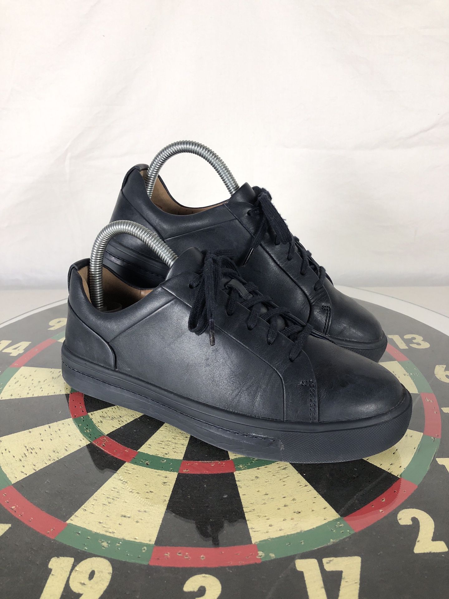 Clarks Artisan Unstructured Black Leather Walking Shoe Sneaker Women 6 for Sale in West Linn, OR - OfferUp