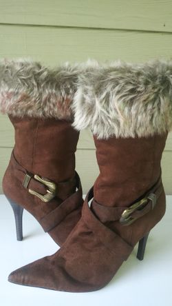 New Beautiful boots with small heels in size 6.5