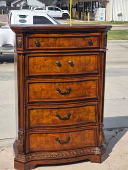 DRESSER