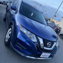 2017 NISSAN ROGUÉ IN GREAT CONDITION 