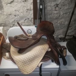 English Saddle & Other Horse Stuff ..FREE