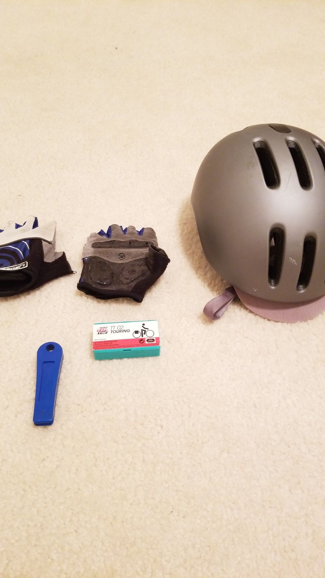 Giro bicycle helmet and mens gloves