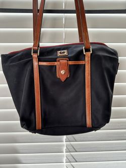 Dooney And Bourke Large Black Wayfarer Zip Tote