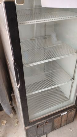 Glass door refrigerator