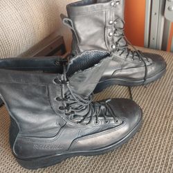 STEEL TOE LEATHER BELLEVILLE BRAND WORK BOOTS IN EXCELLENT CONDITION  SIZE 9