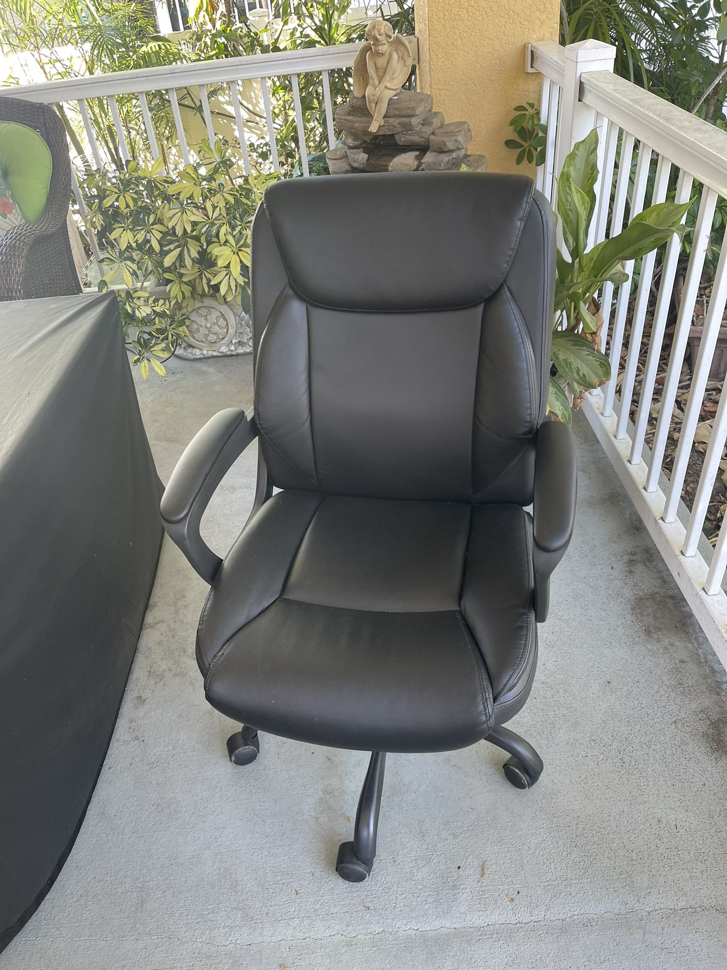 Black Rolling Office Chair 