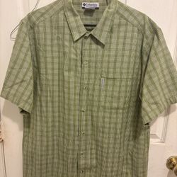 Columbia Men's Wrinkle Free Green Plaid Button Down Hiking Fishing Camp Shirt L
