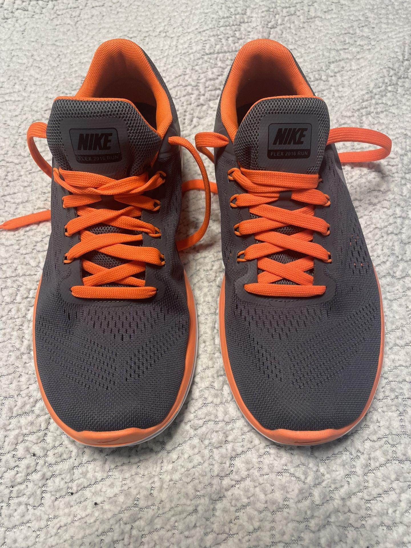 Nike Men's Flex 2016 Running Sneakers. Size 9.5 medium.