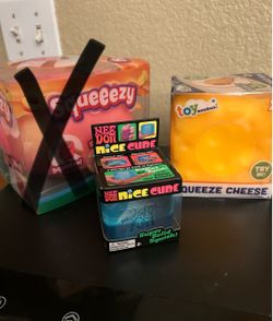 Squishy cheese, 2 blue needoh cube, peach