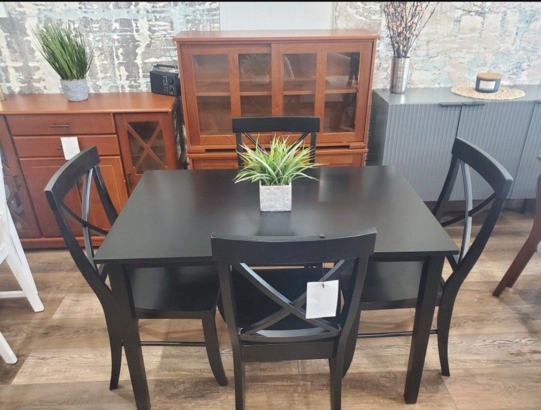 Small 5pc Black Dining Set With 4  Chairs (NEW In A Box)