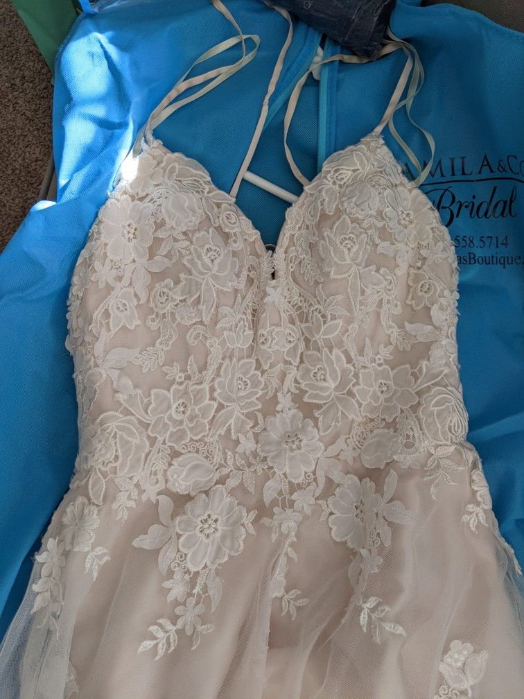 Stunning Samilla Wedding Dress 👰
Ribbon tie back