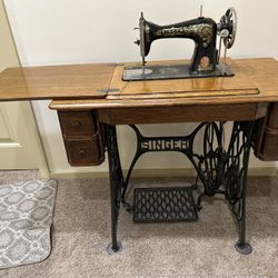 Antique Singer 15 Sewing Machine With Cabinet