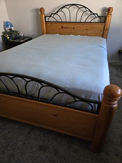 Queen Size-Beautiful, Unique Solid Oak & Metal Bed Frame