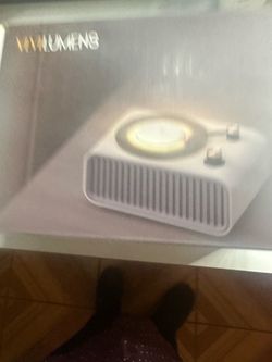 Lumens Retro Record Player Style Speaker