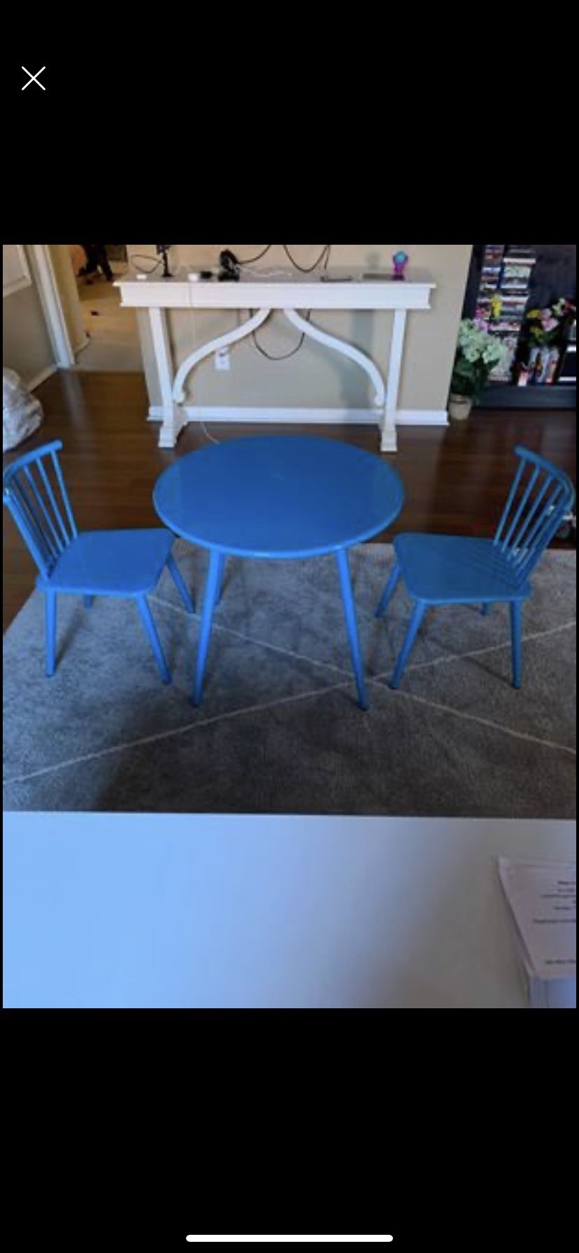 Kids table and 2 metal chair