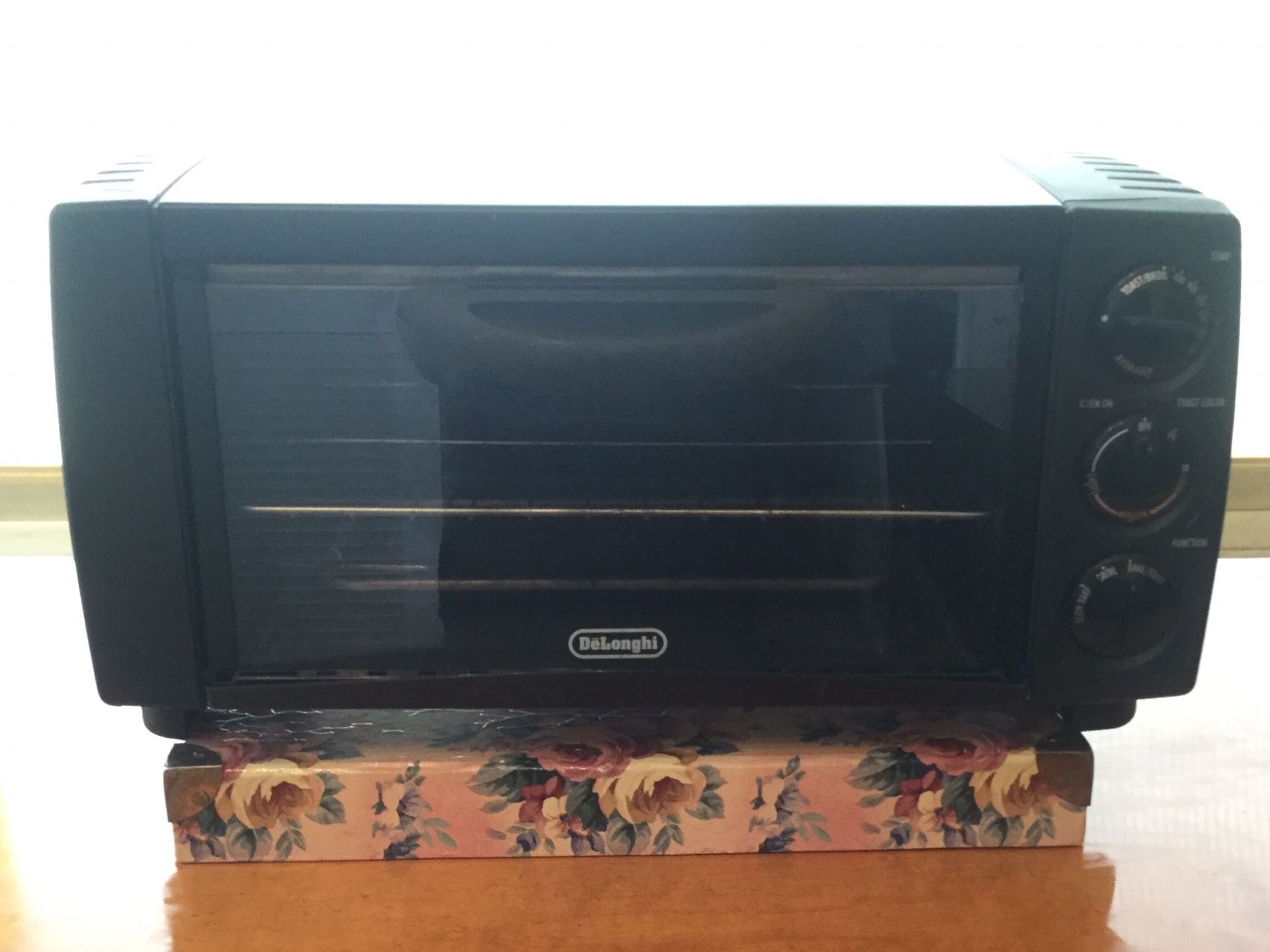Delonghi Toaster Oven like New